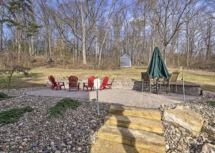 Quiet Escape With Hot Tub, 5 Miles To Raystown Lake!