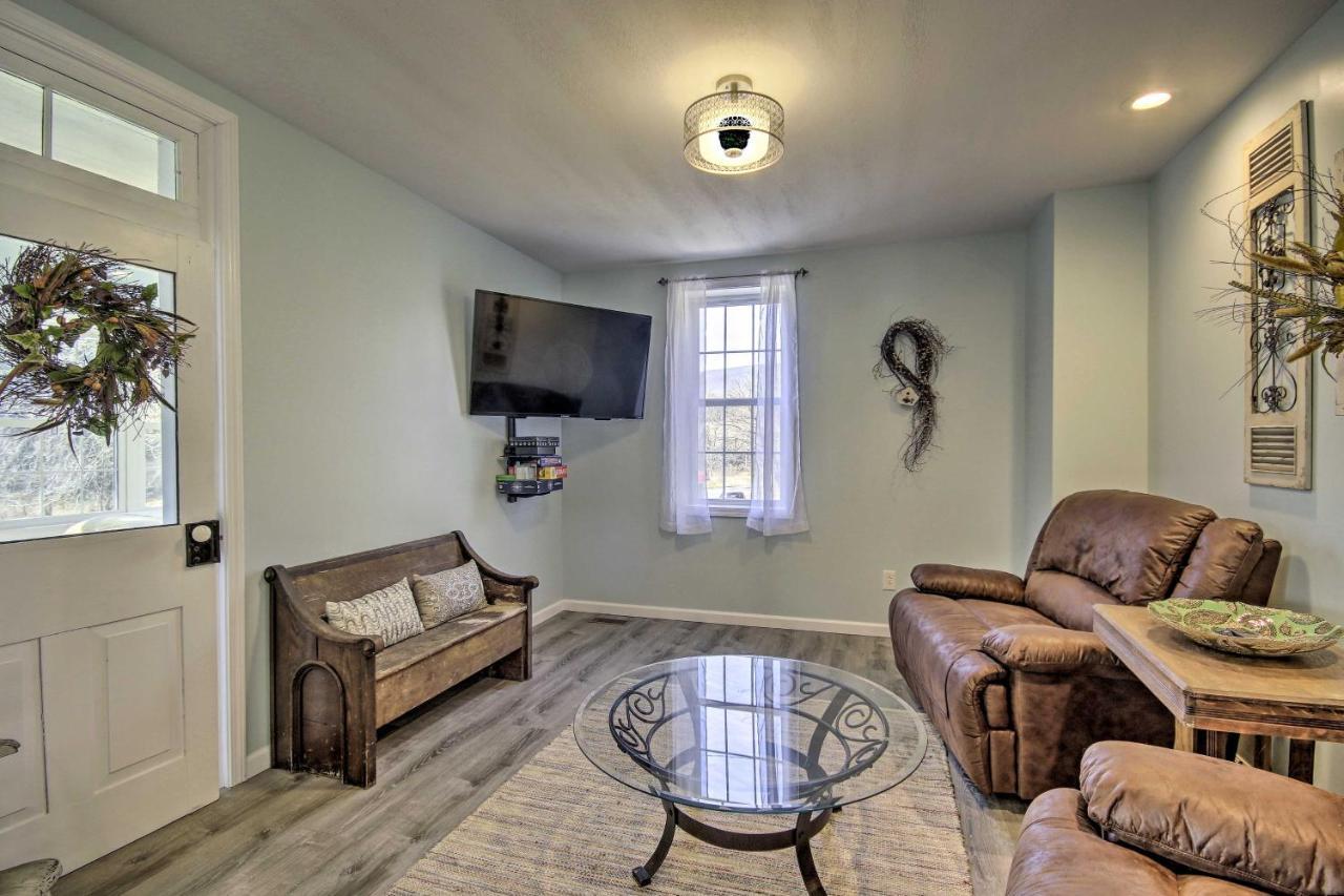 Quiet Escape With Hot Tub, 5 Miles To Raystown Lake! Holiday home Entriken