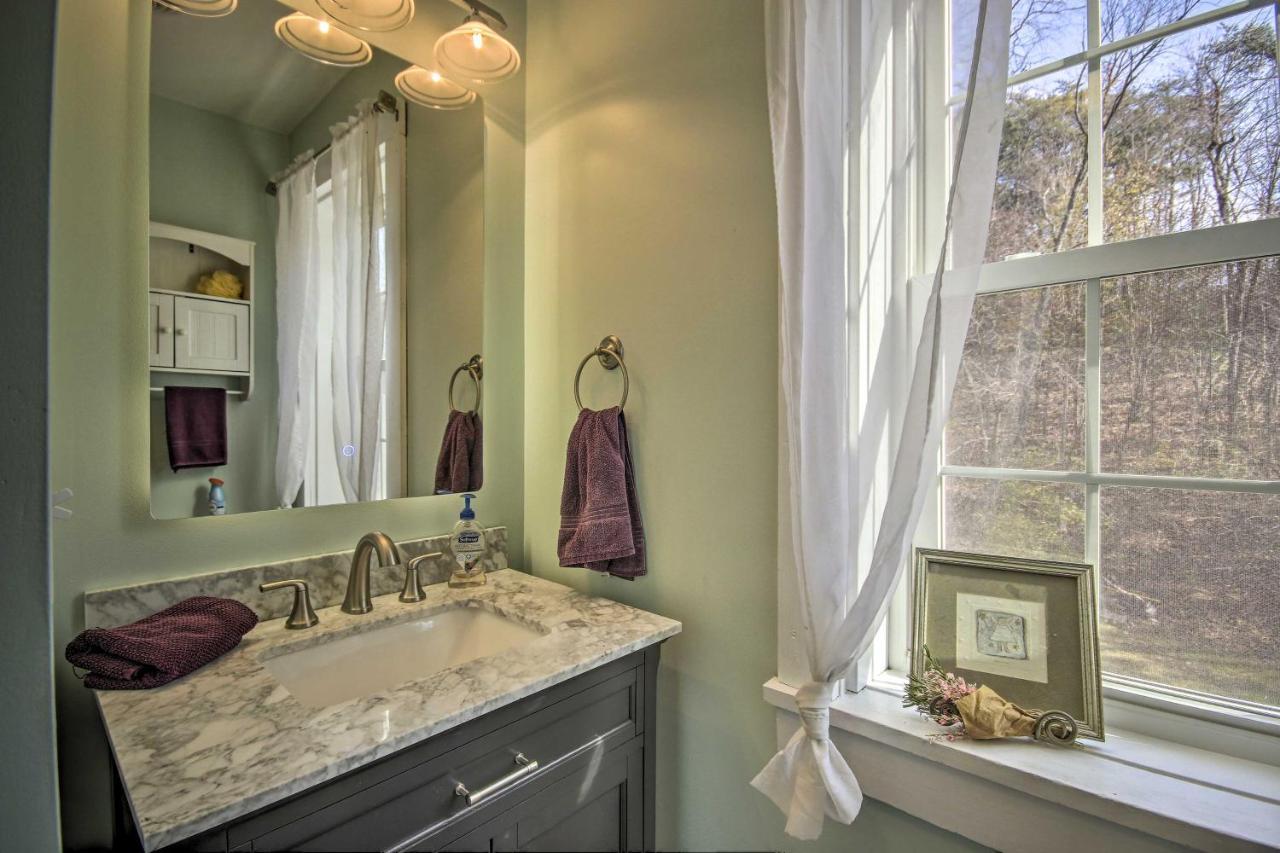 Quiet Escape With Hot Tub, 5 Miles To Raystown Lake!